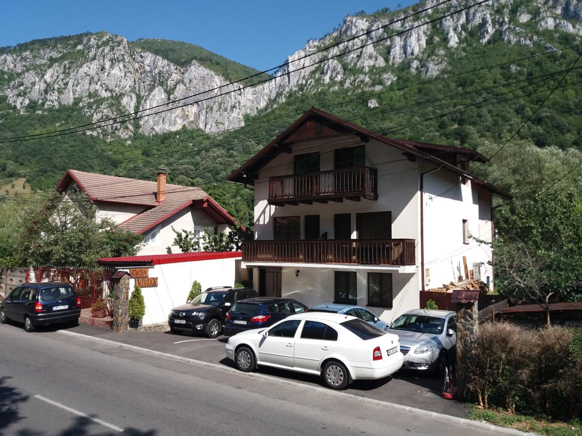 Casa Vivian Hotel Baile Herculane Exterior photo